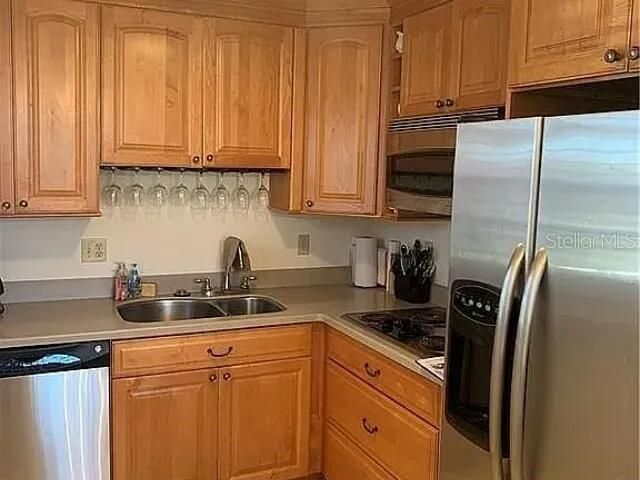 For Sale: $95,900 (1 beds, 1 baths, 750 Square Feet)