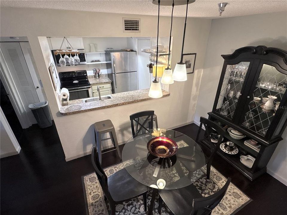 For Rent: $2,100 (2 beds, 2 baths, 1016 Square Feet)