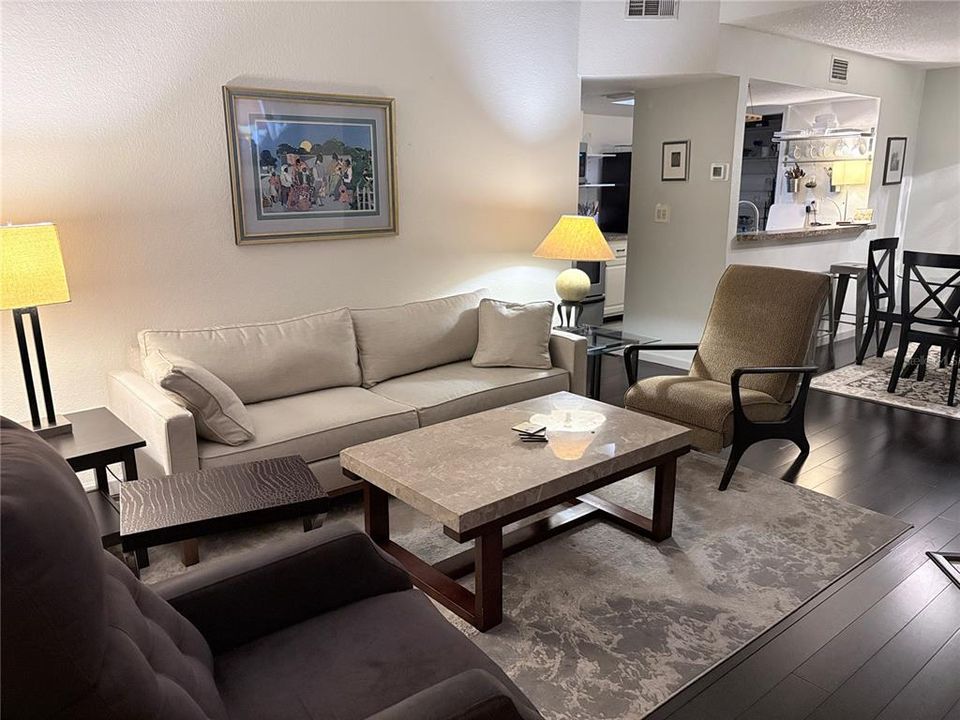 For Rent: $2,100 (2 beds, 2 baths, 1016 Square Feet)