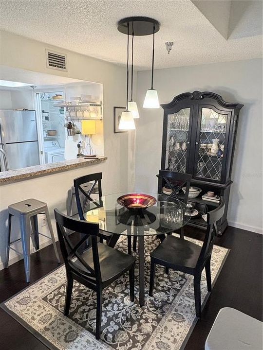 For Rent: $2,100 (2 beds, 2 baths, 1016 Square Feet)