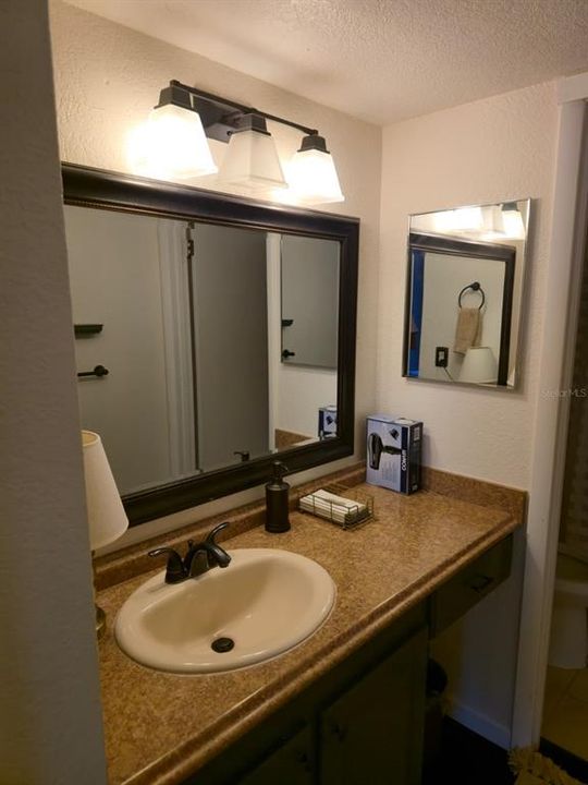 For Rent: $2,100 (2 beds, 2 baths, 1016 Square Feet)