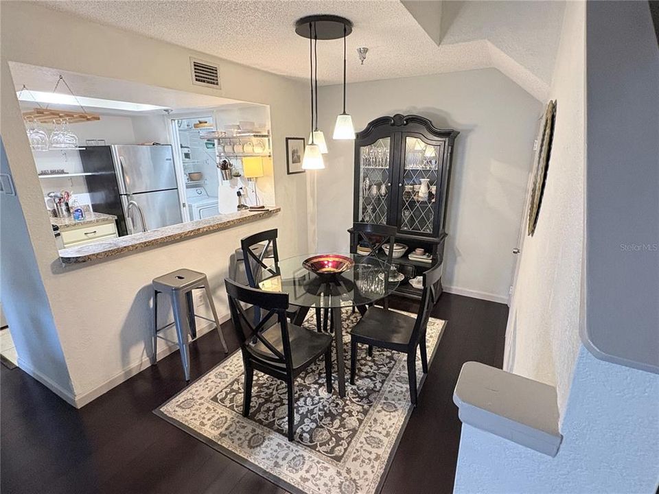 For Rent: $2,100 (2 beds, 2 baths, 1016 Square Feet)