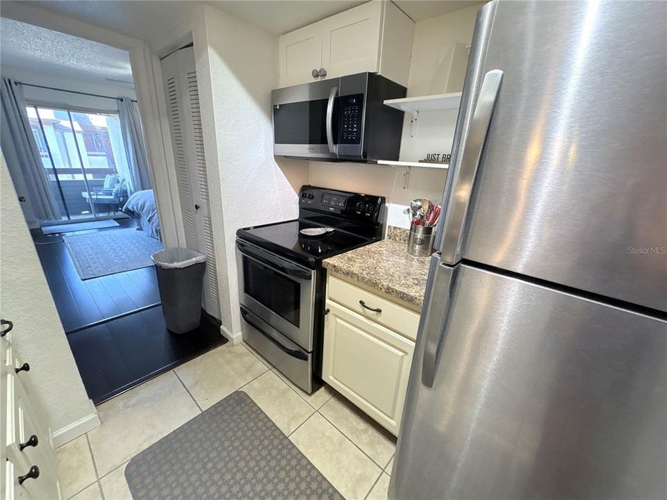 For Rent: $2,100 (2 beds, 2 baths, 1016 Square Feet)