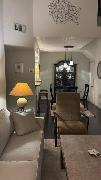 For Rent: $2,100 (2 beds, 2 baths, 1016 Square Feet)