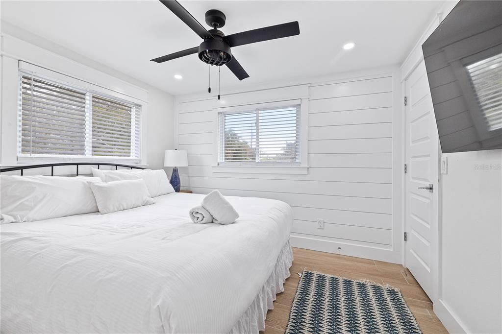 For Sale: $1,945,000 (3 beds, 2 baths, 1458 Square Feet)
