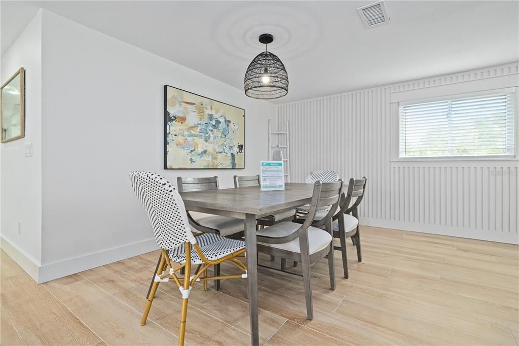For Sale: $1,945,000 (3 beds, 2 baths, 1458 Square Feet)