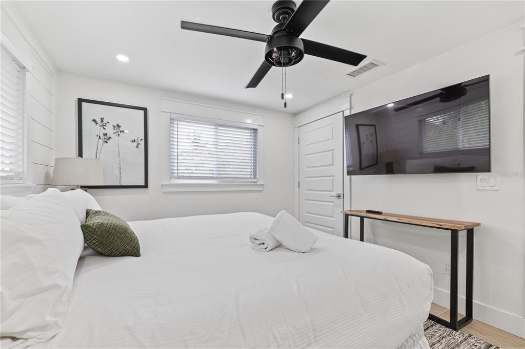 For Sale: $1,945,000 (3 beds, 2 baths, 1458 Square Feet)
