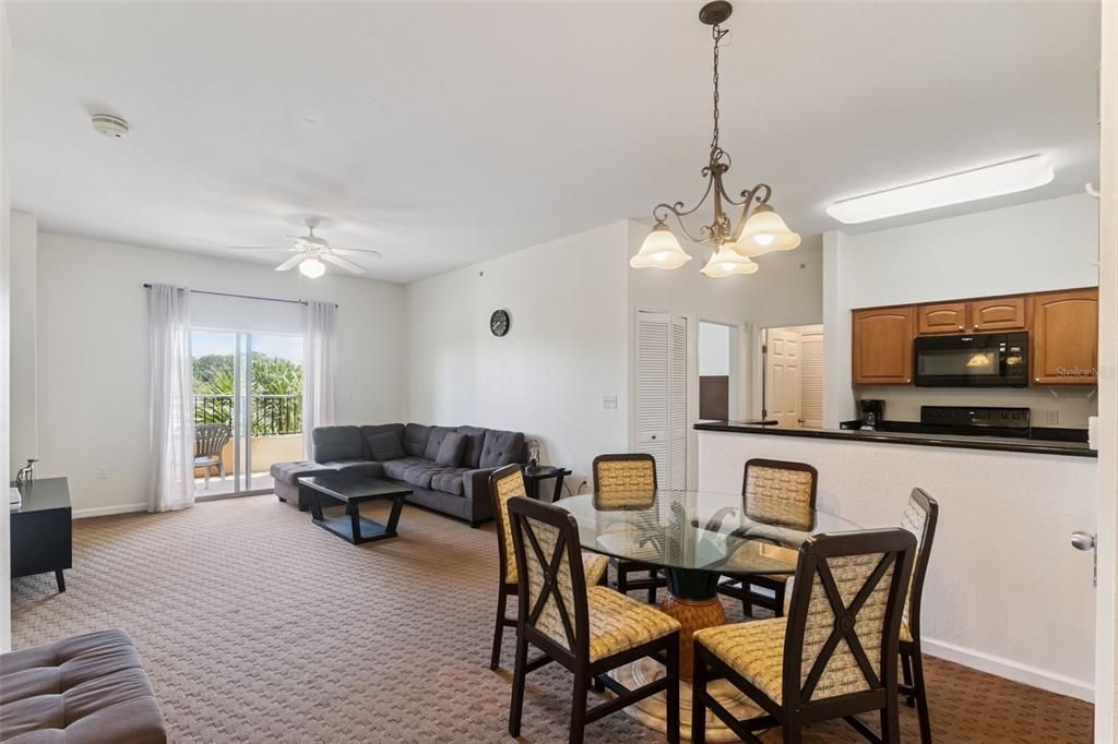 For Sale: $160,000 (2 beds, 2 baths, 1060 Square Feet)