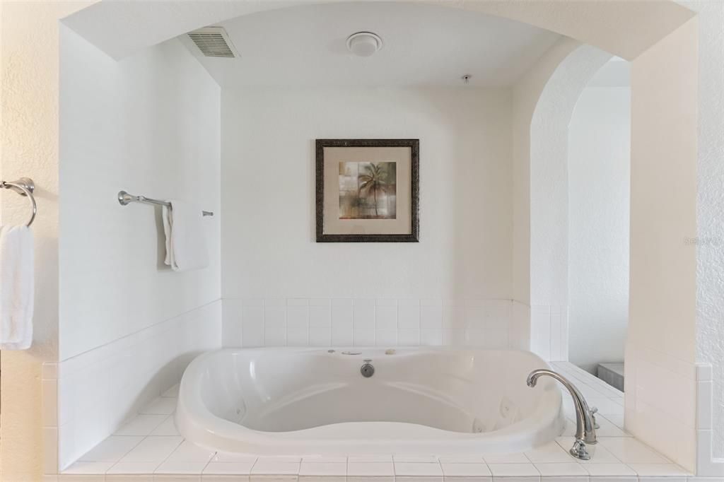 For Sale: $160,000 (2 beds, 2 baths, 1060 Square Feet)