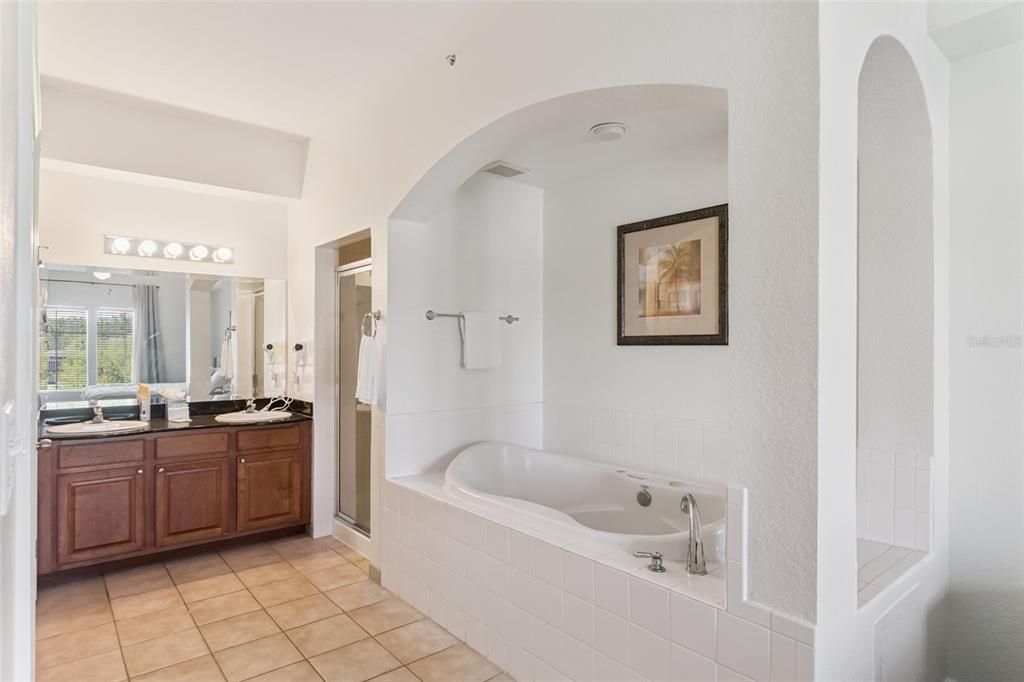 For Sale: $160,000 (2 beds, 2 baths, 1060 Square Feet)