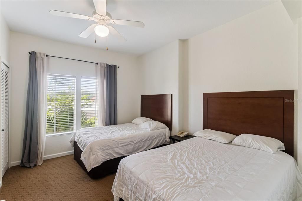 For Sale: $160,000 (2 beds, 2 baths, 1060 Square Feet)