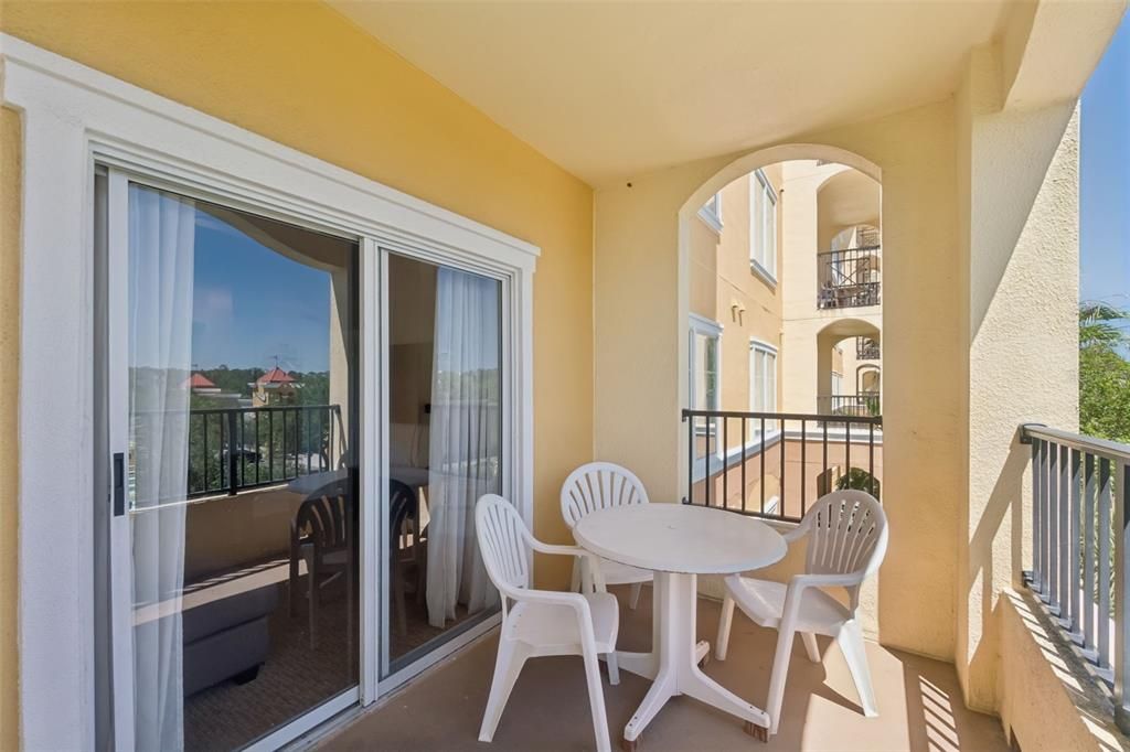 For Sale: $160,000 (2 beds, 2 baths, 1060 Square Feet)