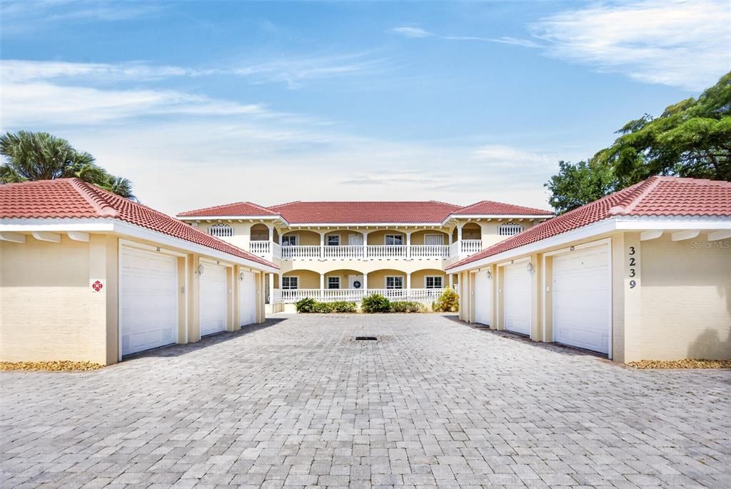 Active With Contract: $325,000 (2 beds, 2 baths, 1430 Square Feet)