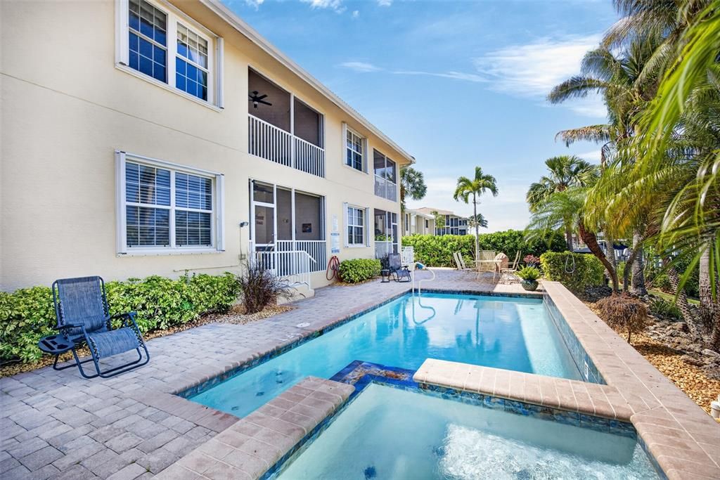 Active With Contract: $325,000 (2 beds, 2 baths, 1430 Square Feet)