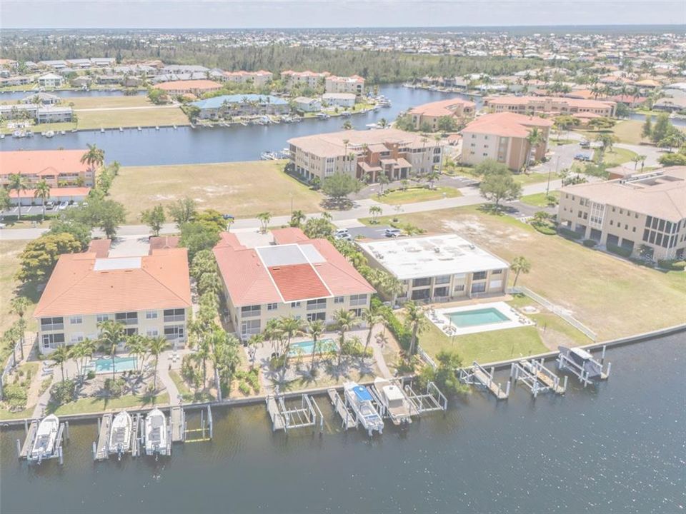 Active With Contract: $325,000 (2 beds, 2 baths, 1430 Square Feet)