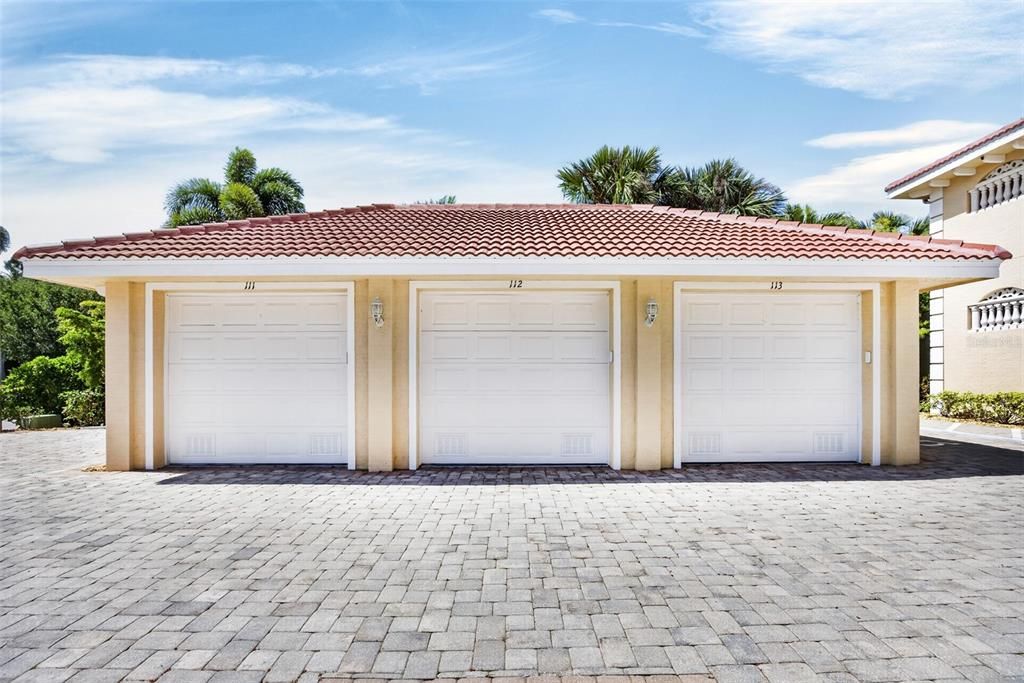 Active With Contract: $325,000 (2 beds, 2 baths, 1430 Square Feet)