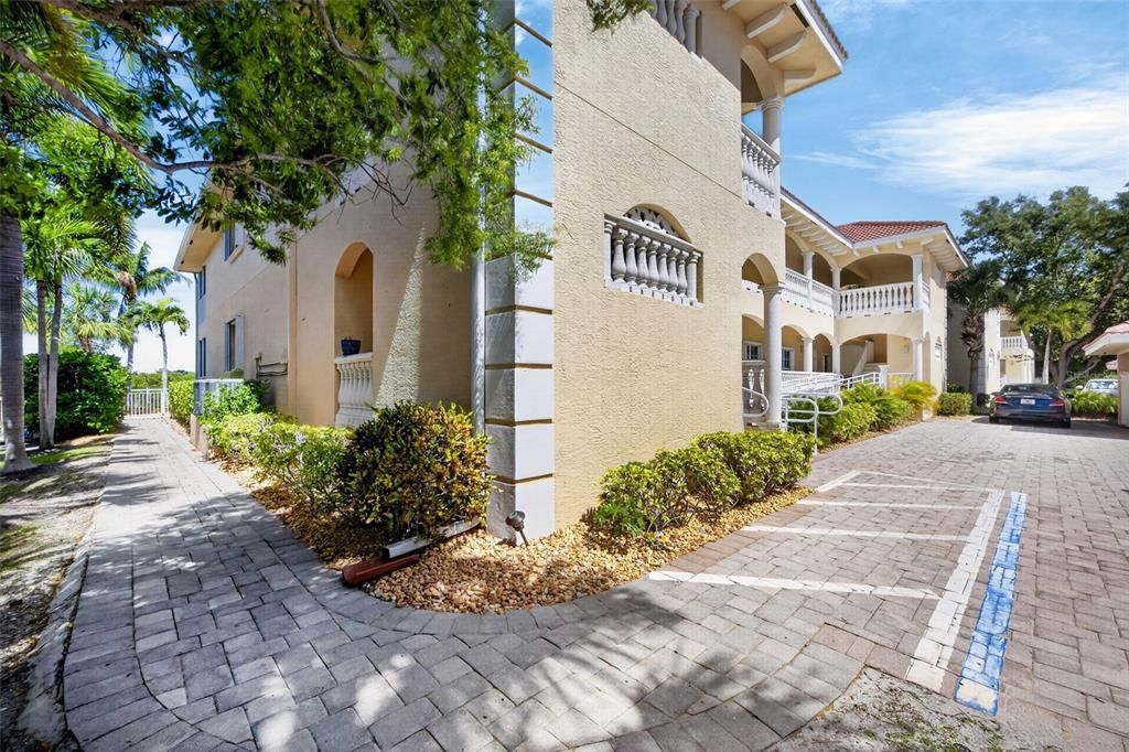 Active With Contract: $325,000 (2 beds, 2 baths, 1430 Square Feet)