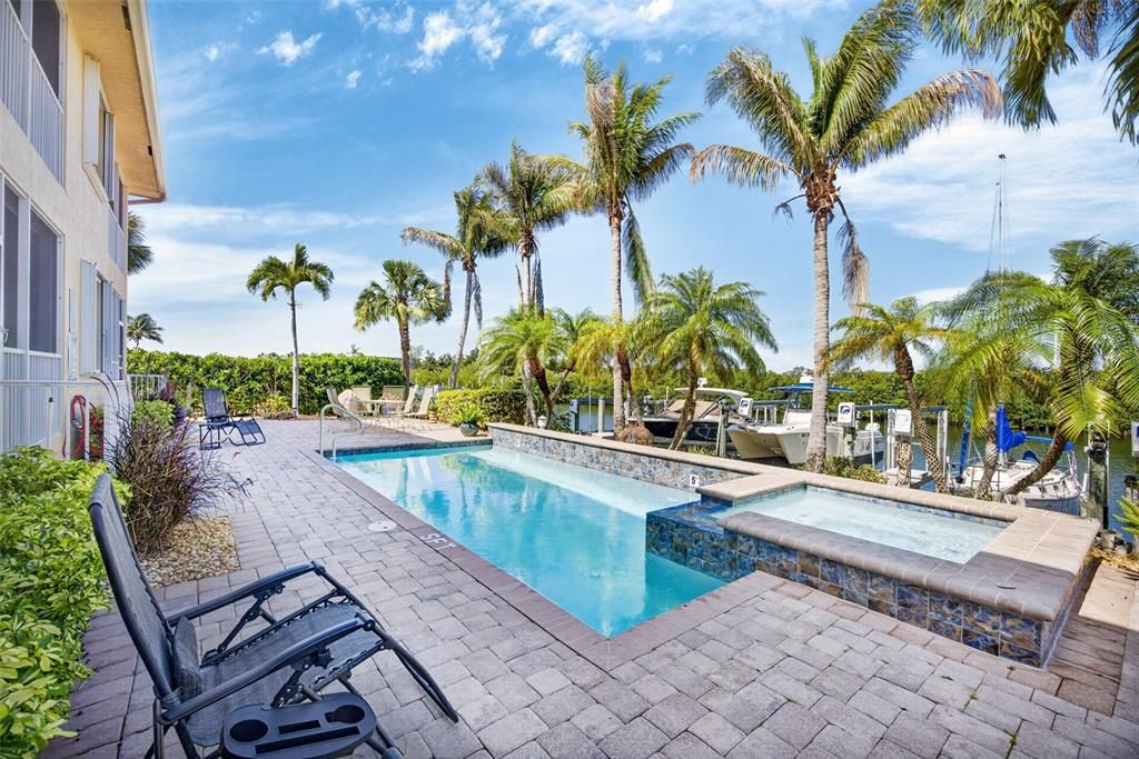 Active With Contract: $325,000 (2 beds, 2 baths, 1430 Square Feet)