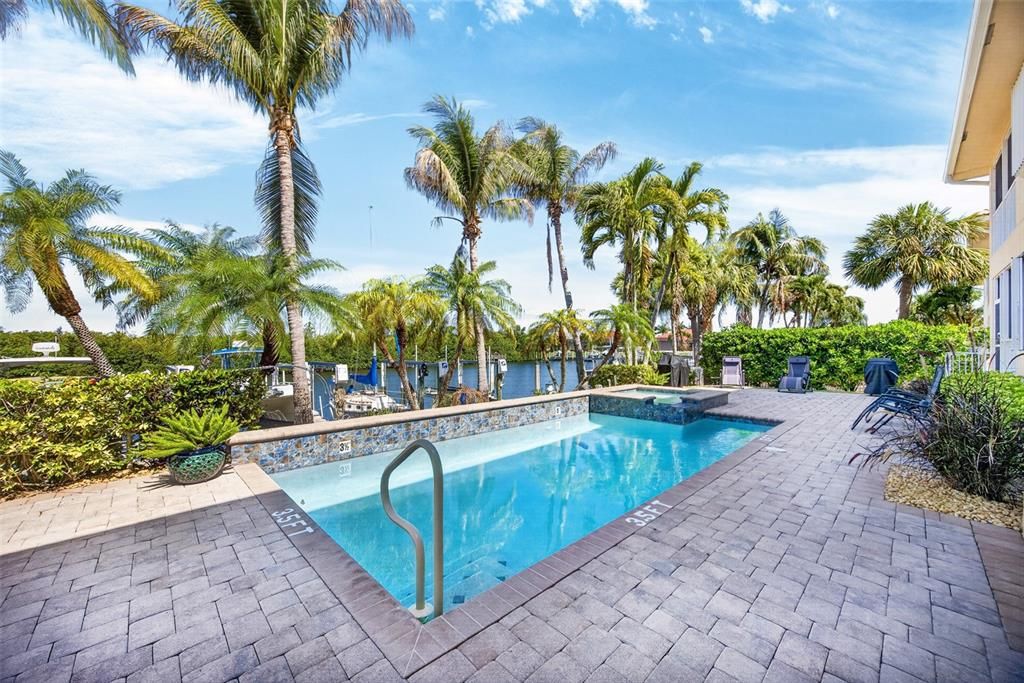 Active With Contract: $325,000 (2 beds, 2 baths, 1430 Square Feet)