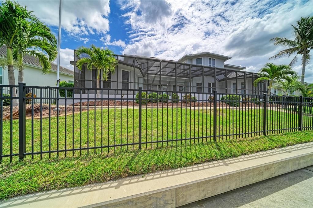Activo con contrato: $1,229,900 (4 camas, 3 baños, 3005 Pies cuadrados)