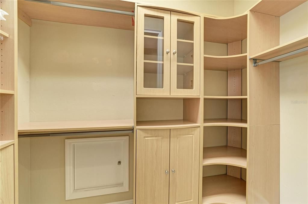 Activo con contrato: $1,229,900 (4 camas, 3 baños, 3005 Pies cuadrados)