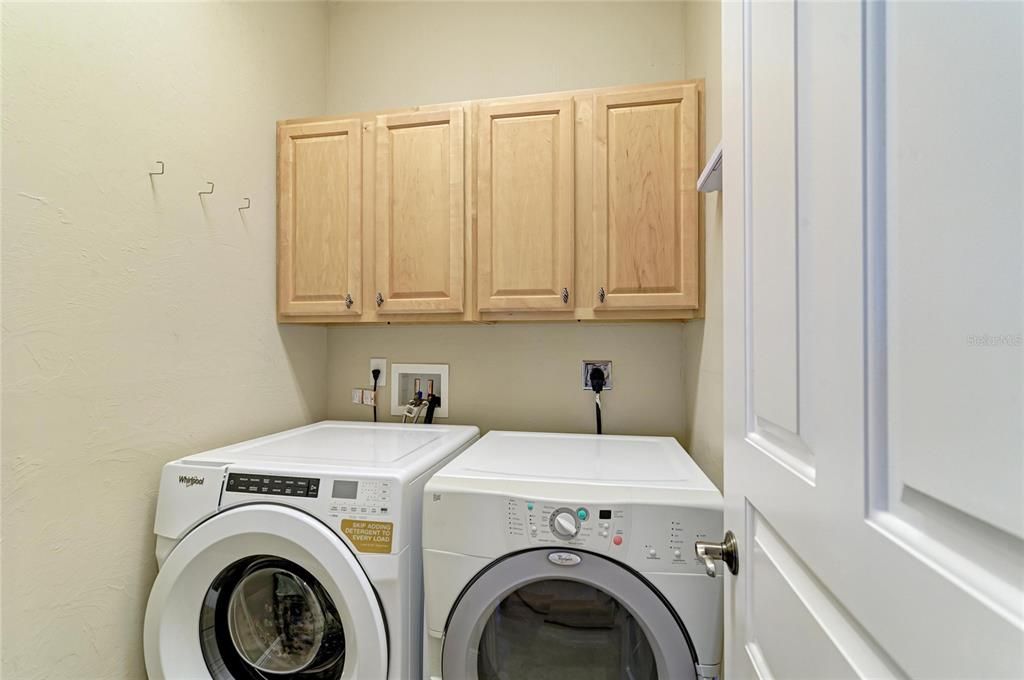 Activo con contrato: $1,229,900 (4 camas, 3 baños, 3005 Pies cuadrados)