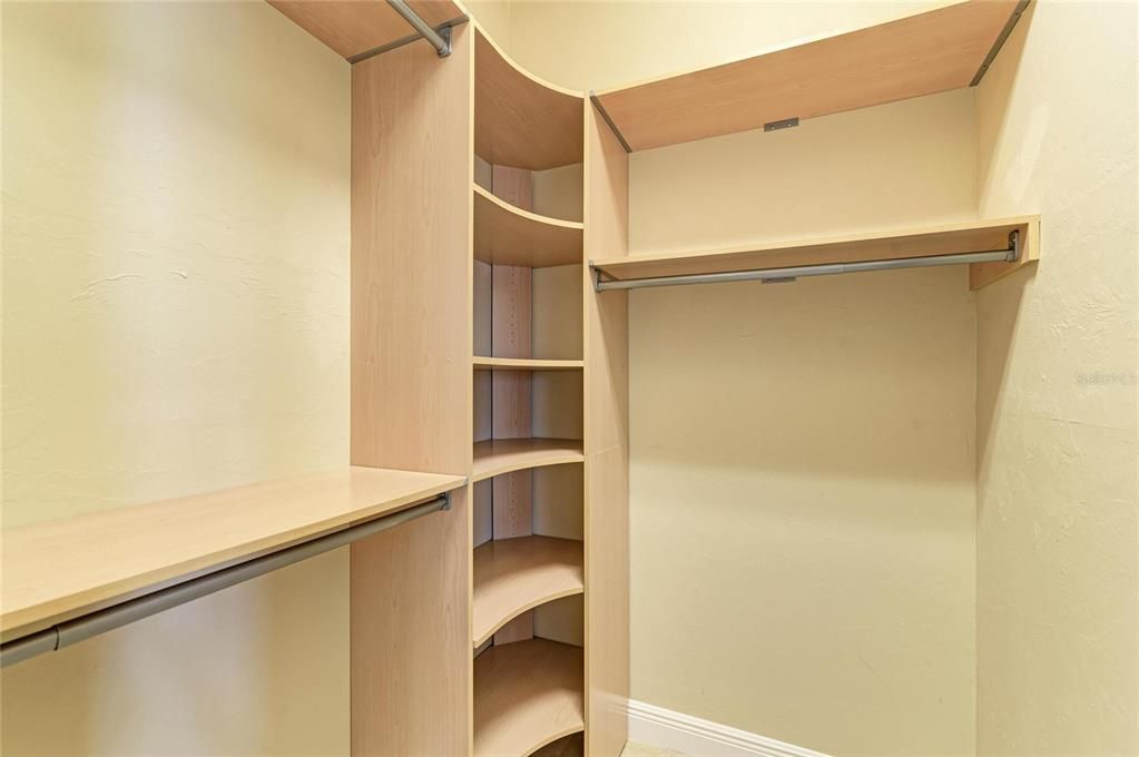 Activo con contrato: $1,229,900 (4 camas, 3 baños, 3005 Pies cuadrados)