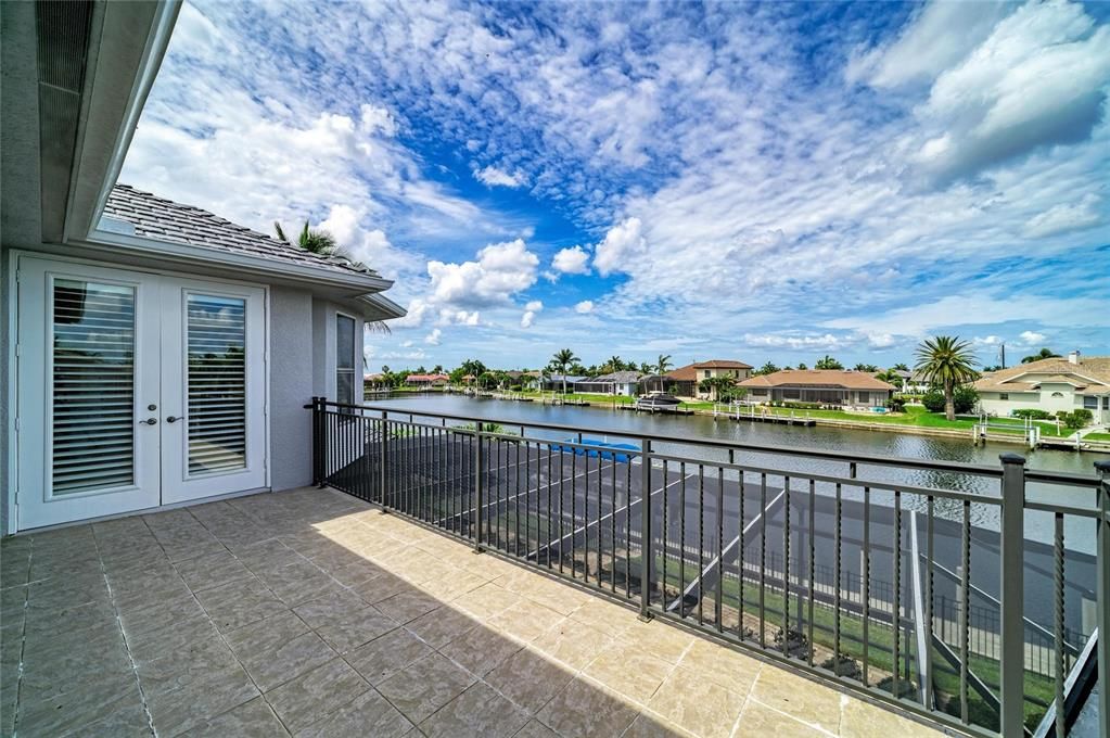 Activo con contrato: $1,229,900 (4 camas, 3 baños, 3005 Pies cuadrados)
