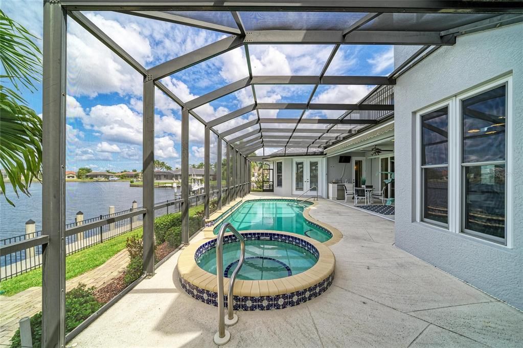 Activo con contrato: $1,229,900 (4 camas, 3 baños, 3005 Pies cuadrados)