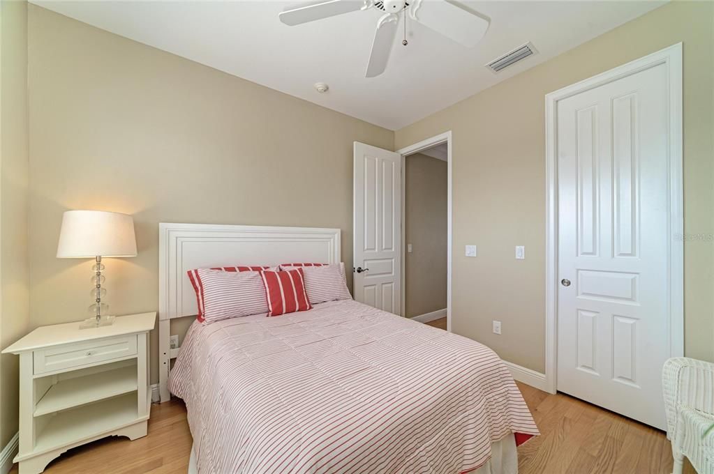 Activo con contrato: $1,229,900 (4 camas, 3 baños, 3005 Pies cuadrados)