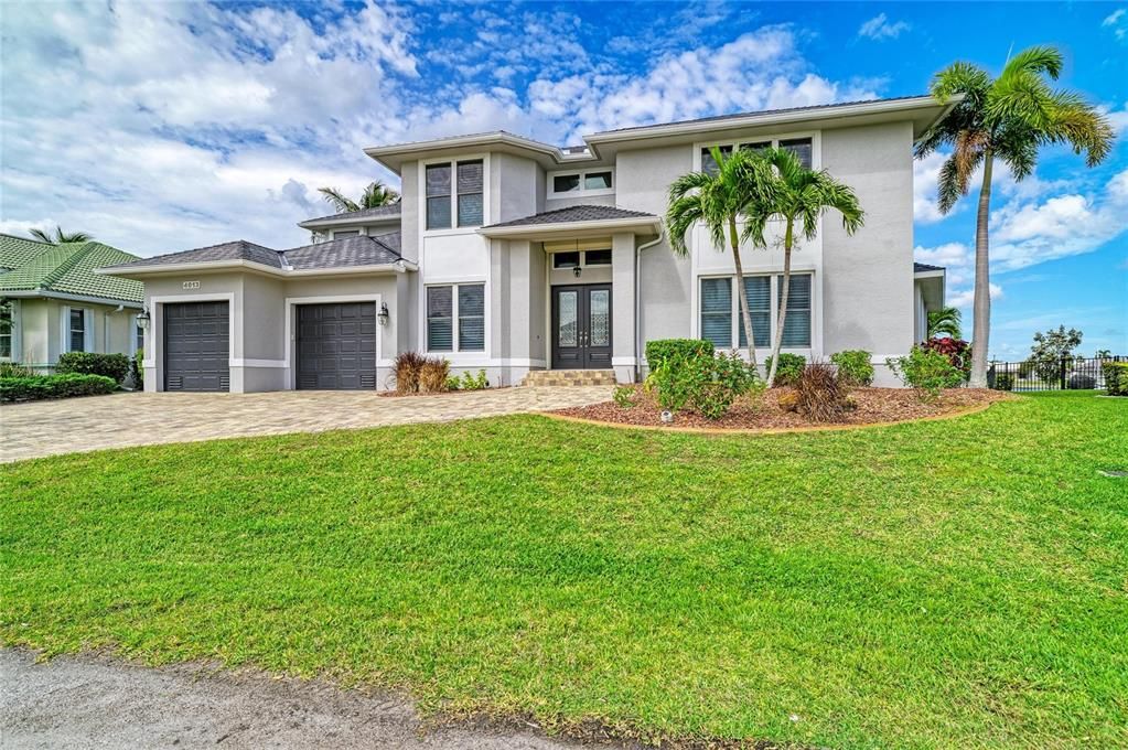 Activo con contrato: $1,229,900 (4 camas, 3 baños, 3005 Pies cuadrados)