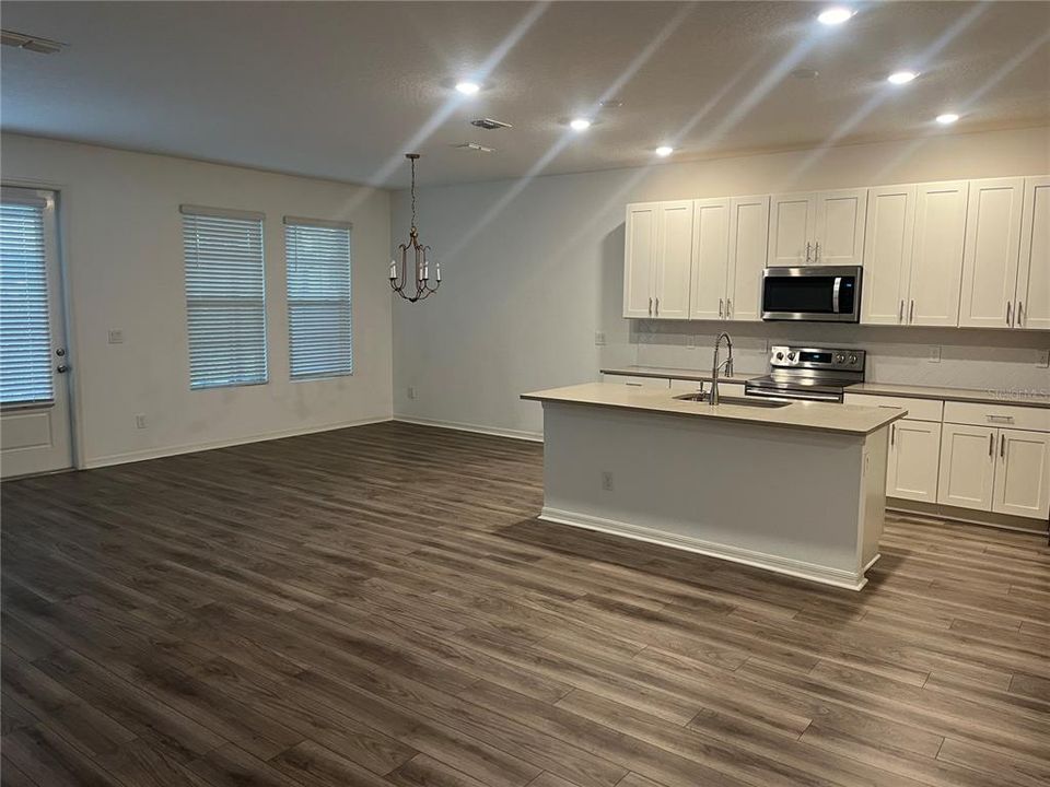 For Rent: $2,500 (3 beds, 2 baths, 2158 Square Feet)