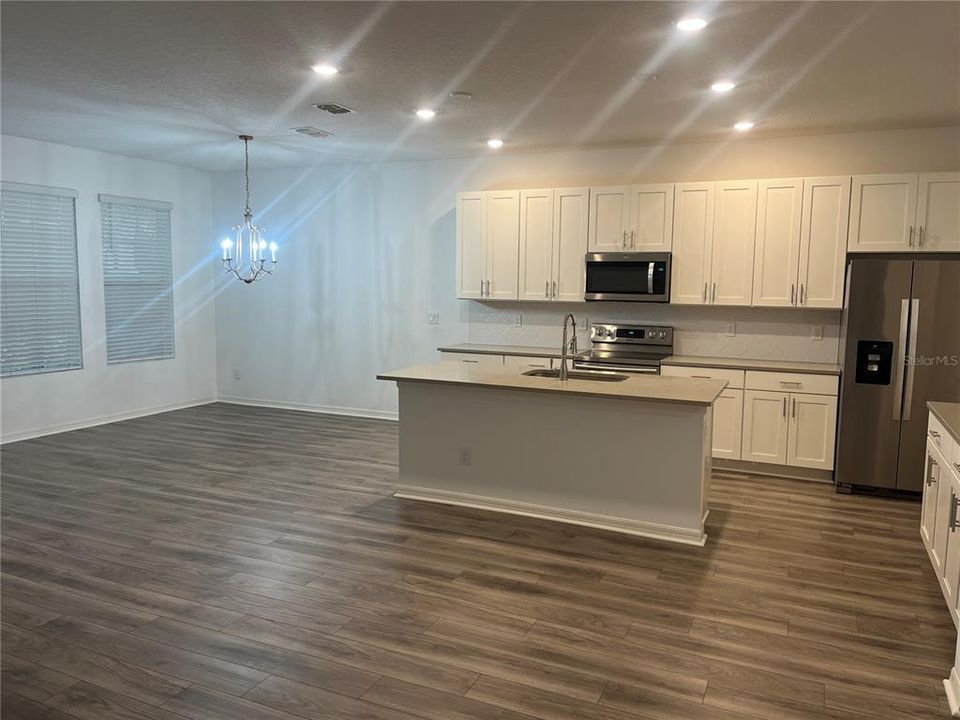 For Rent: $2,500 (3 beds, 2 baths, 2158 Square Feet)