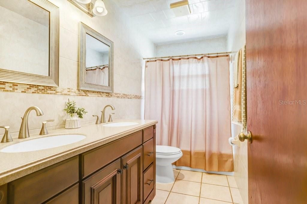 For Sale: $550,000 (4 beds, 3 baths, 2817 Square Feet)