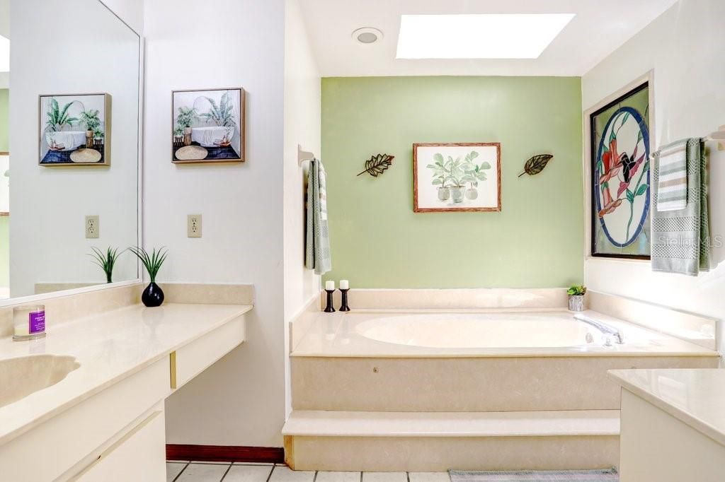For Sale: $550,000 (4 beds, 3 baths, 2817 Square Feet)