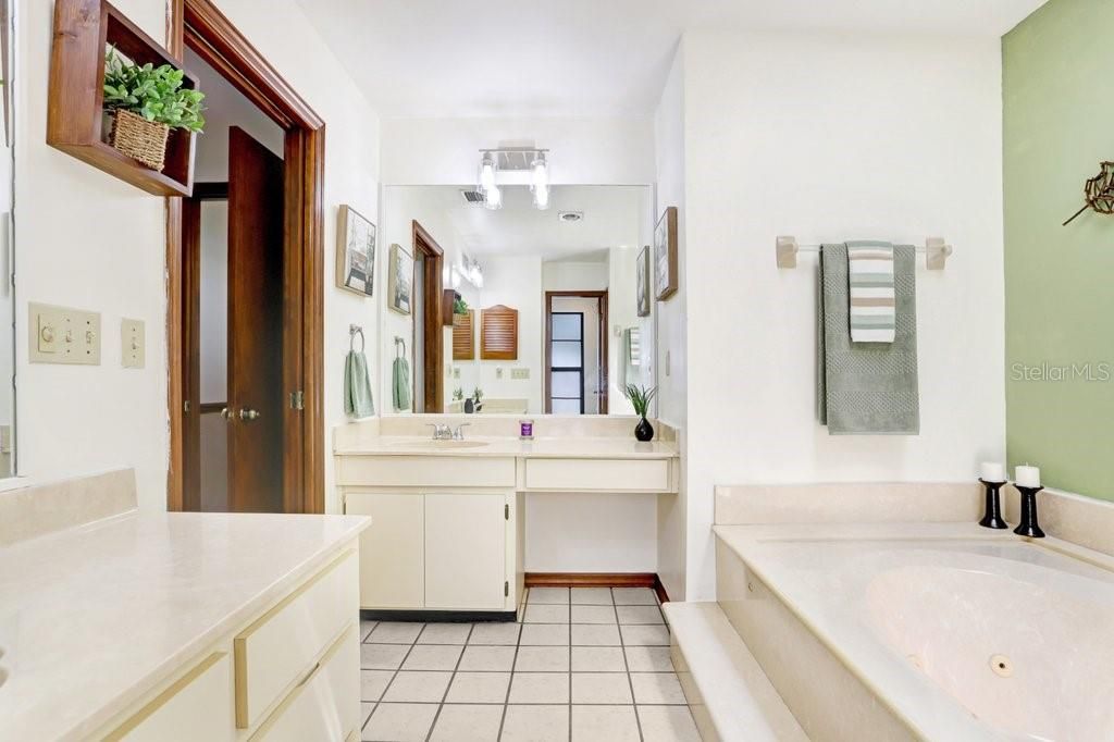 For Sale: $550,000 (4 beds, 3 baths, 2817 Square Feet)