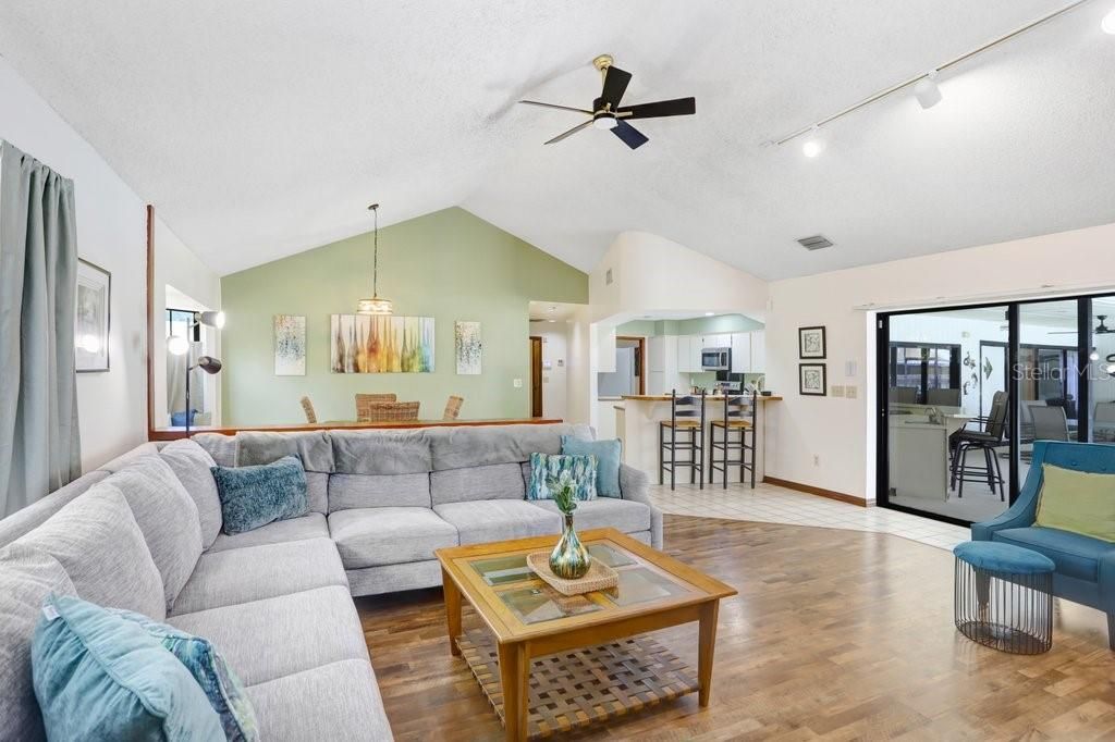 For Sale: $550,000 (4 beds, 3 baths, 2817 Square Feet)