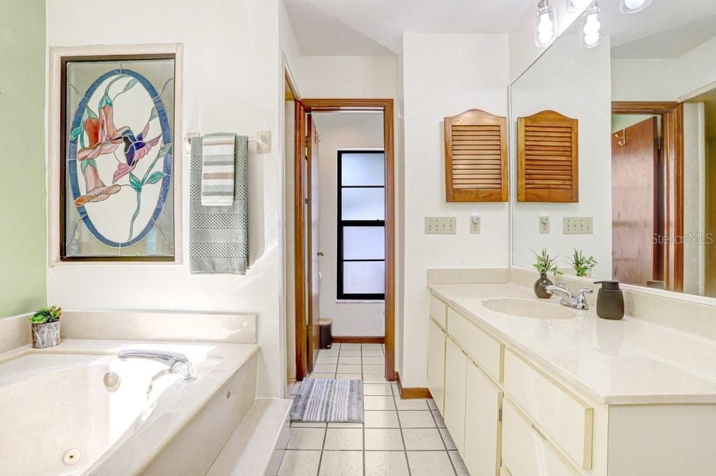 For Sale: $550,000 (4 beds, 3 baths, 2817 Square Feet)