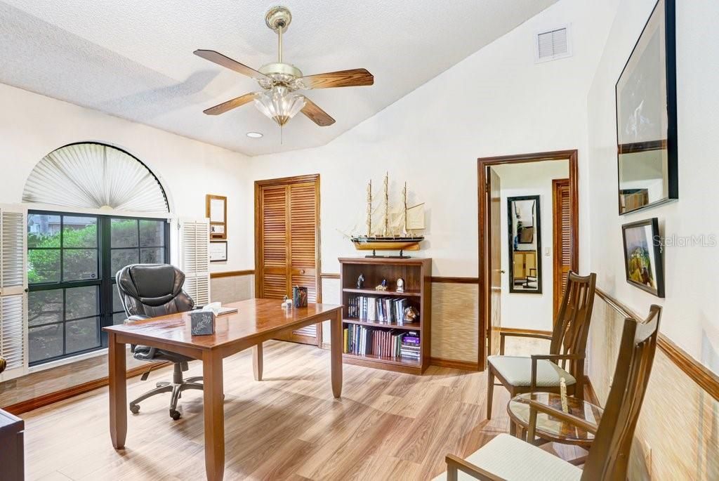 For Sale: $550,000 (4 beds, 3 baths, 2817 Square Feet)