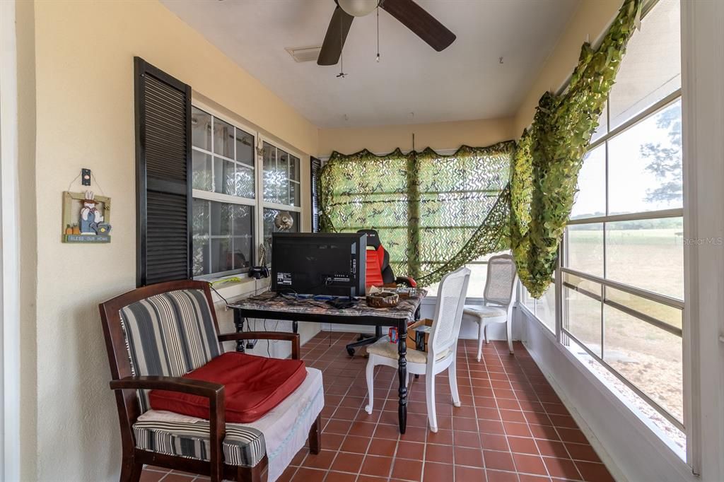 For Sale: $345,000 (3 beds, 3 baths, 1902 Square Feet)