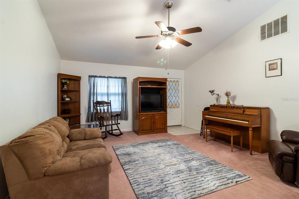 For Sale: $345,000 (3 beds, 3 baths, 1902 Square Feet)