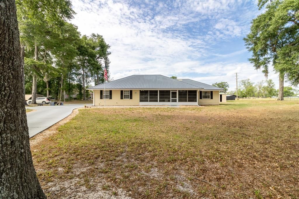 For Sale: $345,000 (3 beds, 3 baths, 1902 Square Feet)