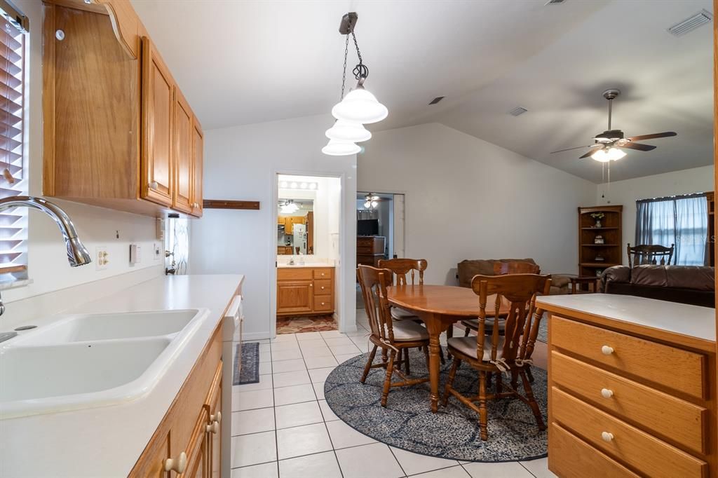 For Sale: $345,000 (3 beds, 3 baths, 1902 Square Feet)