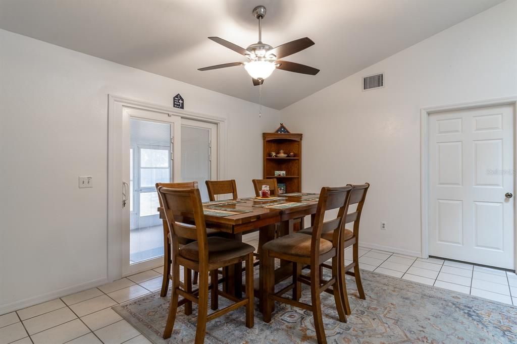For Sale: $345,000 (3 beds, 3 baths, 1902 Square Feet)