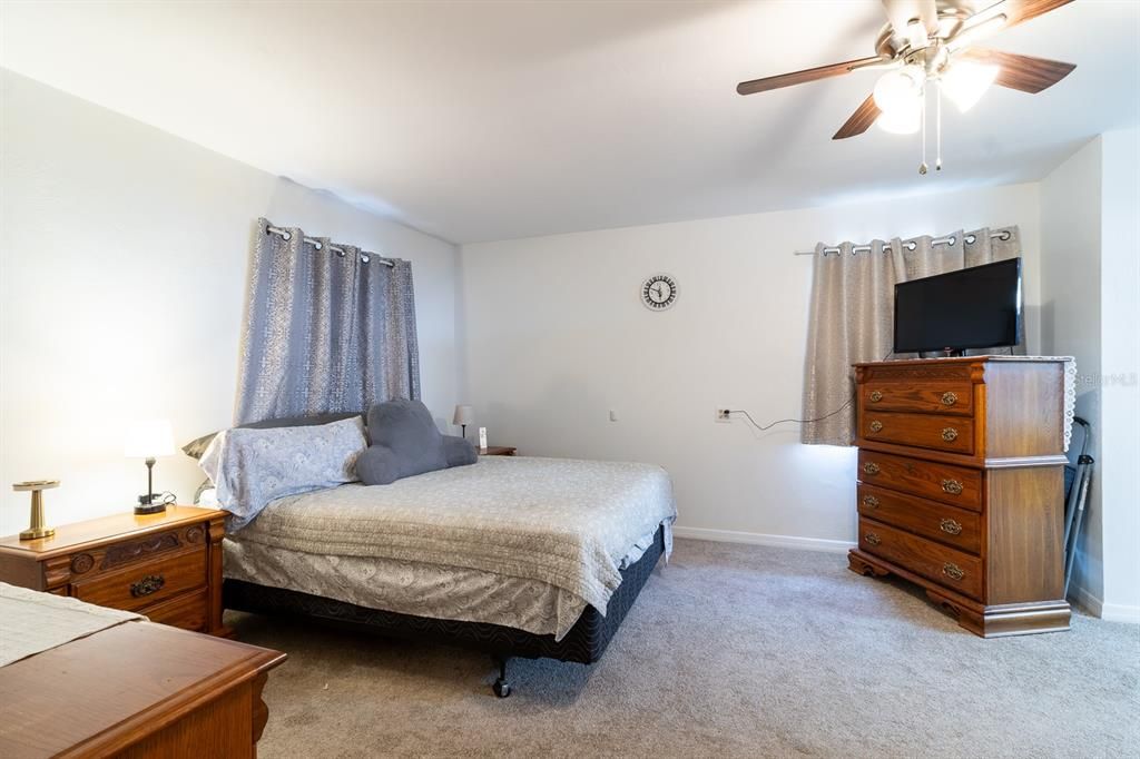 For Sale: $345,000 (3 beds, 3 baths, 1902 Square Feet)