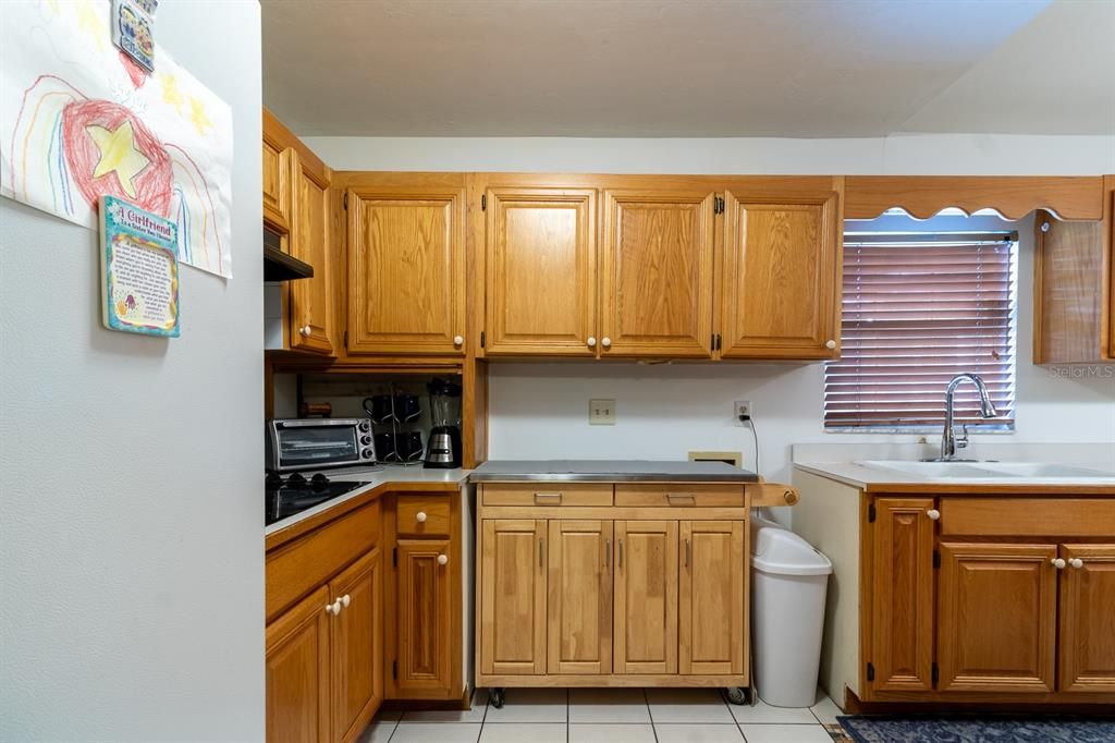 For Sale: $345,000 (3 beds, 3 baths, 1902 Square Feet)
