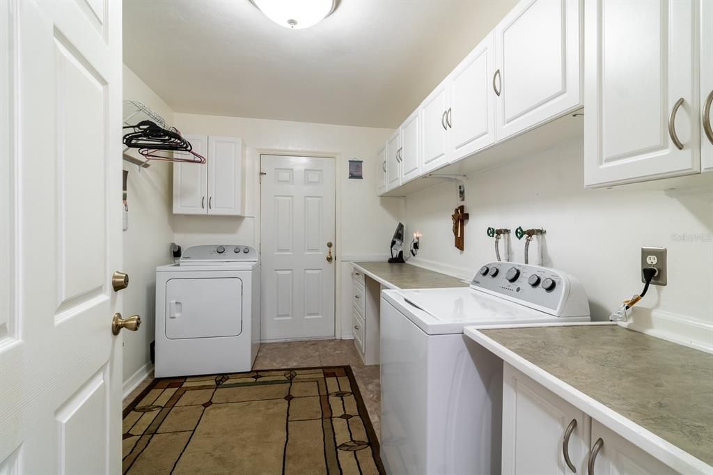 For Sale: $345,000 (3 beds, 3 baths, 1902 Square Feet)