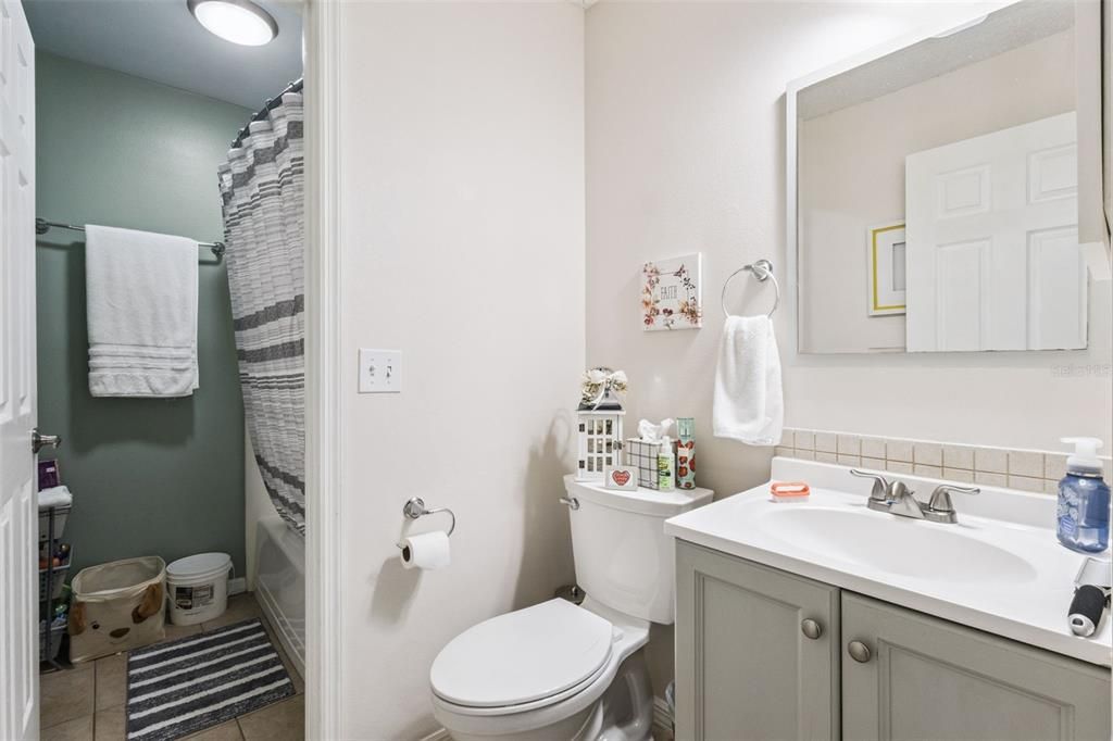 For Sale: $199,800 (2 beds, 2 baths, 918 Square Feet)