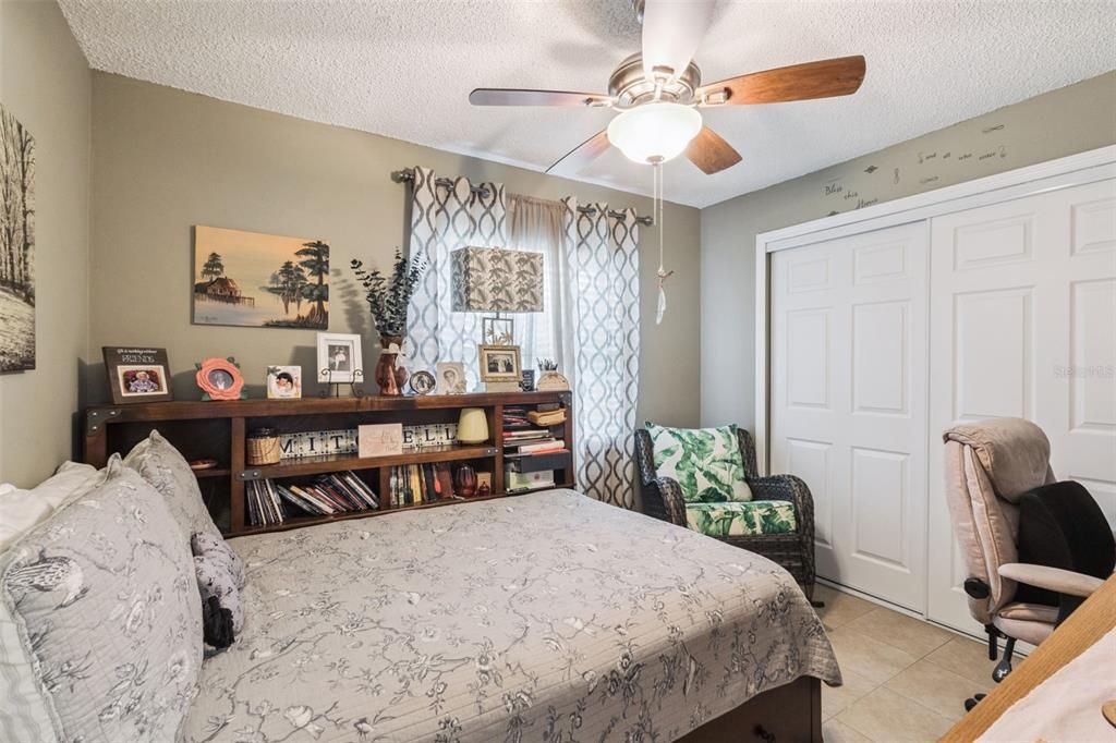 For Sale: $199,800 (2 beds, 2 baths, 918 Square Feet)