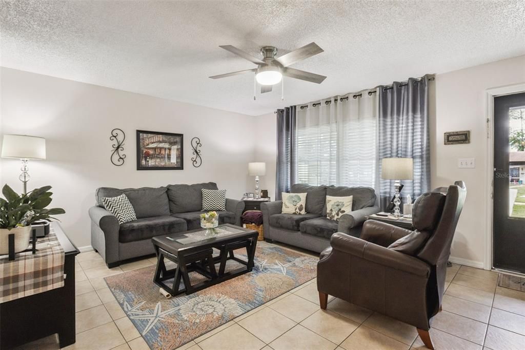 For Sale: $199,800 (2 beds, 2 baths, 918 Square Feet)